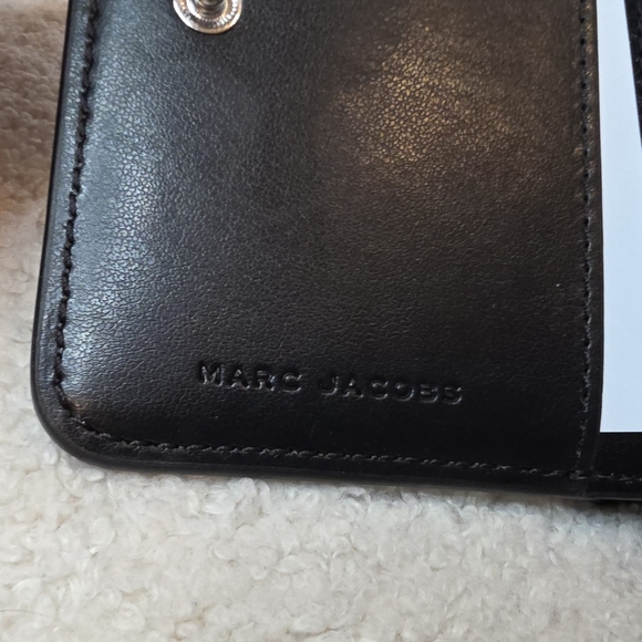 NWT Marc Jacobs Metallic Silver Vegan Leather Compact Bifold Wallet - Picture 13 of 14